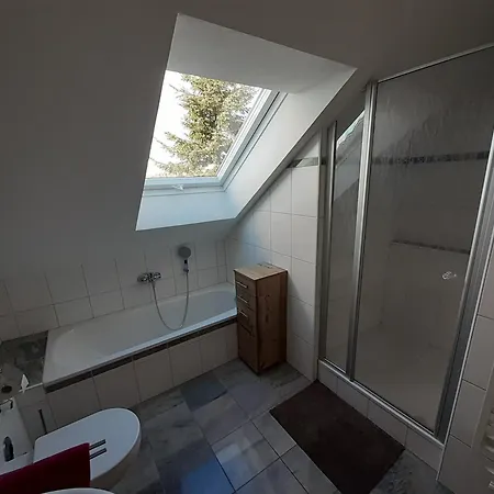 Steinhohle, Dg 45qm, 1 Schlafzimmer & 1 Wohn-esszimmer Mit Bett Apartment *