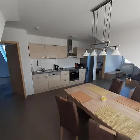Steinhohle, Dg 45qm, 1 Schlafzimmer&1 Wohn-esszimmer Mit Bett * Sulzbach am Main