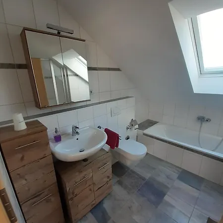 Apartment Steinhohle, Dg 45qm, 1 Schlafzimmer & 1 Wohn-esszimmer Mit Bett
