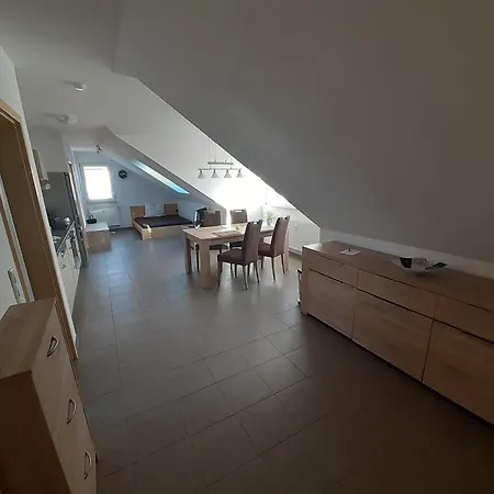 Apartment Steinhohle, Dg 45qm, 1 Schlafzimmer & 1 Wohn-esszimmer Mit Bett *