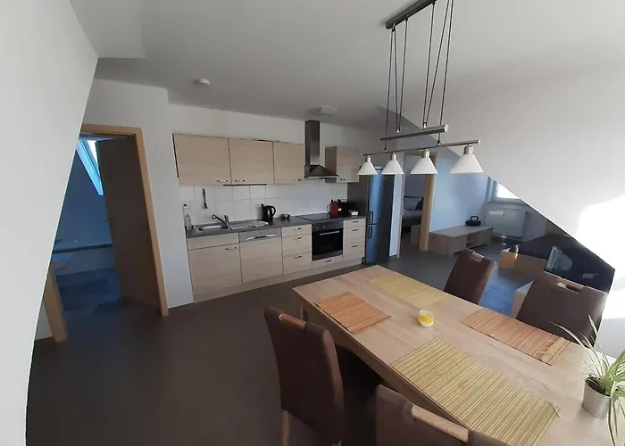 Steinhohle, Dg 45qm, 1 Schlafzimmer&1 Wohn-esszimmer Mit Bett * Sulzbach am Main