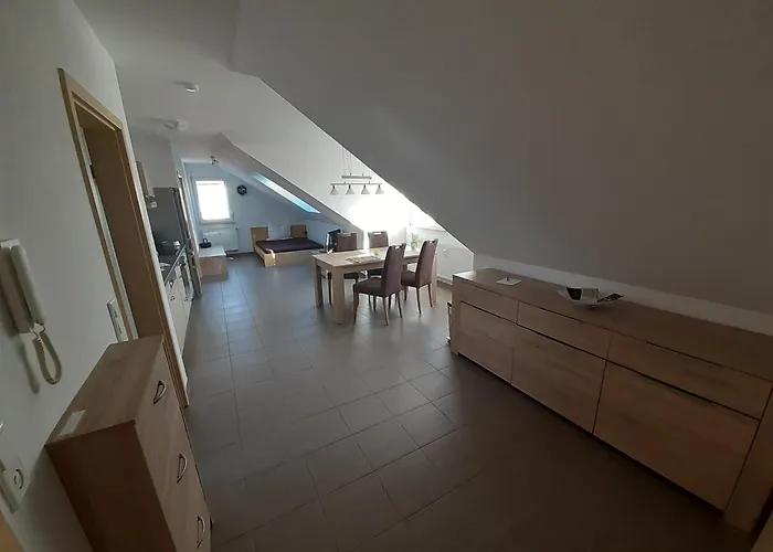Apartment Steinhohle, Dg 45qm, 1 Schlafzimmer&1 Wohn-esszimmer Mit Bett *