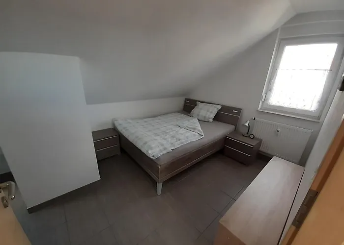 Steinhohle, Dg 45qm, 1 Schlafzimmer & 1 Wohn-esszimmer Mit Bett * Sulzbach am Main