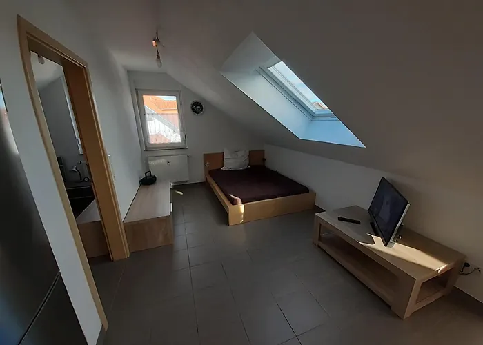 Apartment Steinhohle, Dg 45qm, 1 Schlafzimmer&1 Wohn-esszimmer Mit Bett