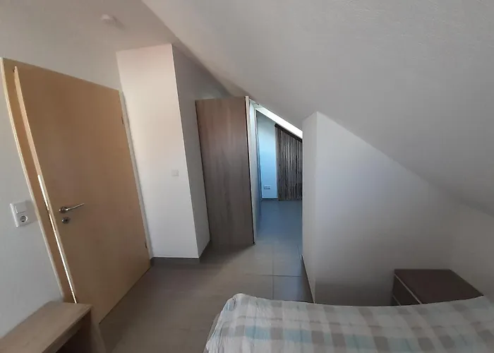 Steinhohle, Dg 45qm, 1 Schlafzimmer & 1 Wohn-esszimmer Mit Bett Apartament Sulzbach am Main